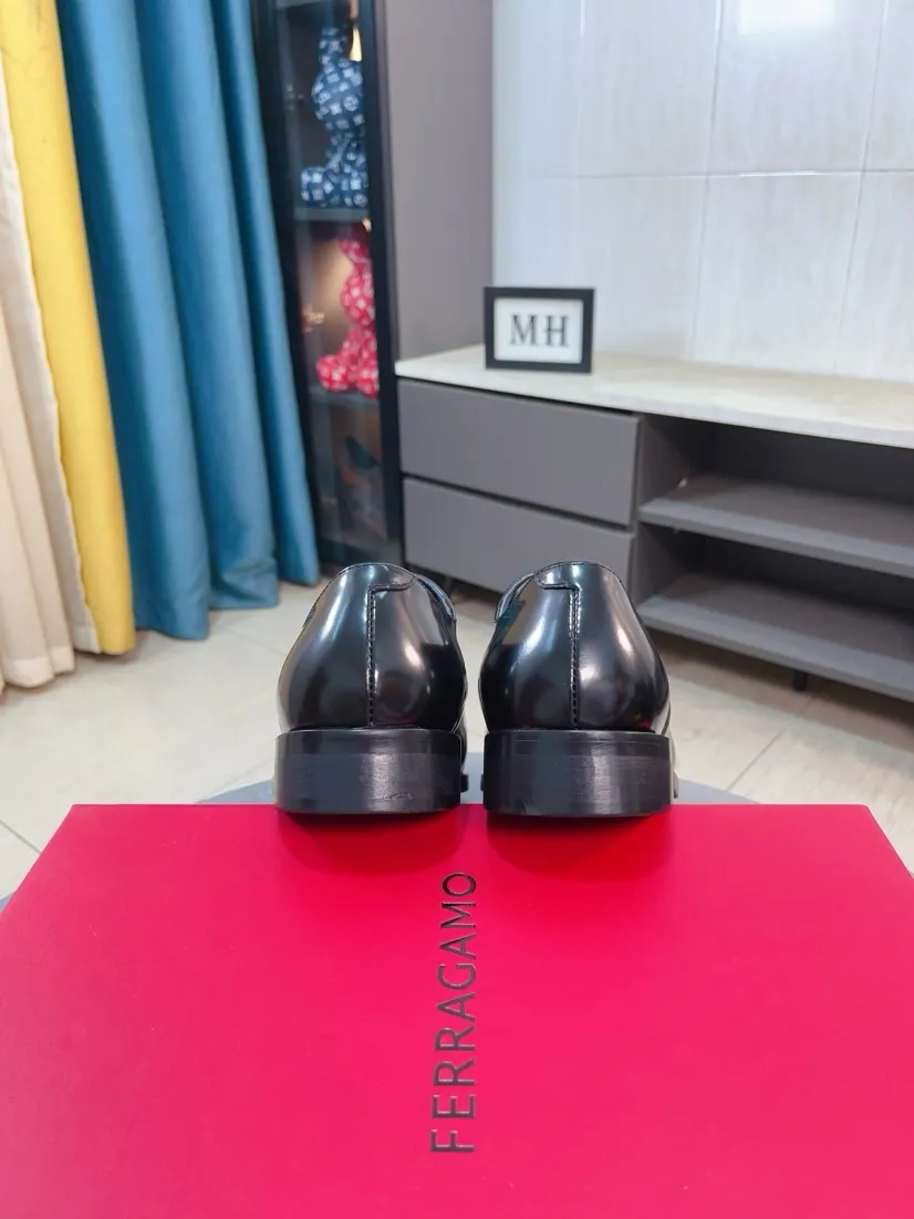 Ex-factory price 560🌸🌸Water dyed cowhide 🆘[Salvatore Ferragamo] Ferragamo’s latest casual business leather shoes for men! Available at counters simultaneously! The fabric is made of specially imported original suede calfskin, and the interior is made of imported water-dyed cowhide. It is absolutely luxurious and leads the fashion trend. Matching code: 38-44 45 customized